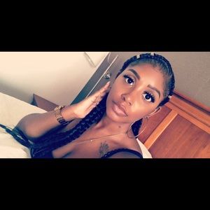 Meet your Posher, Arielle